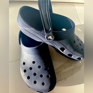 CROCS Classic Navy J5 Crocs EUC